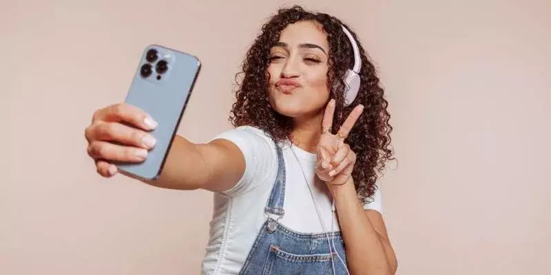 How to take pictures on a phone