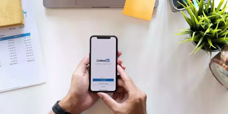 Marketing on Linkedin Marketing on LinkedIn