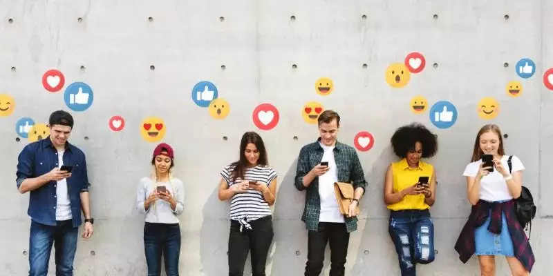 Content Curation in Social Media