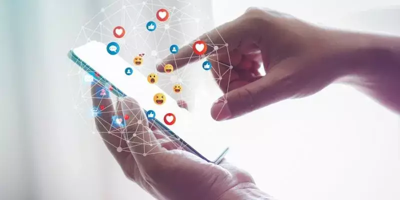 engage with audience coaching engage with audience coaching - phone with emojis